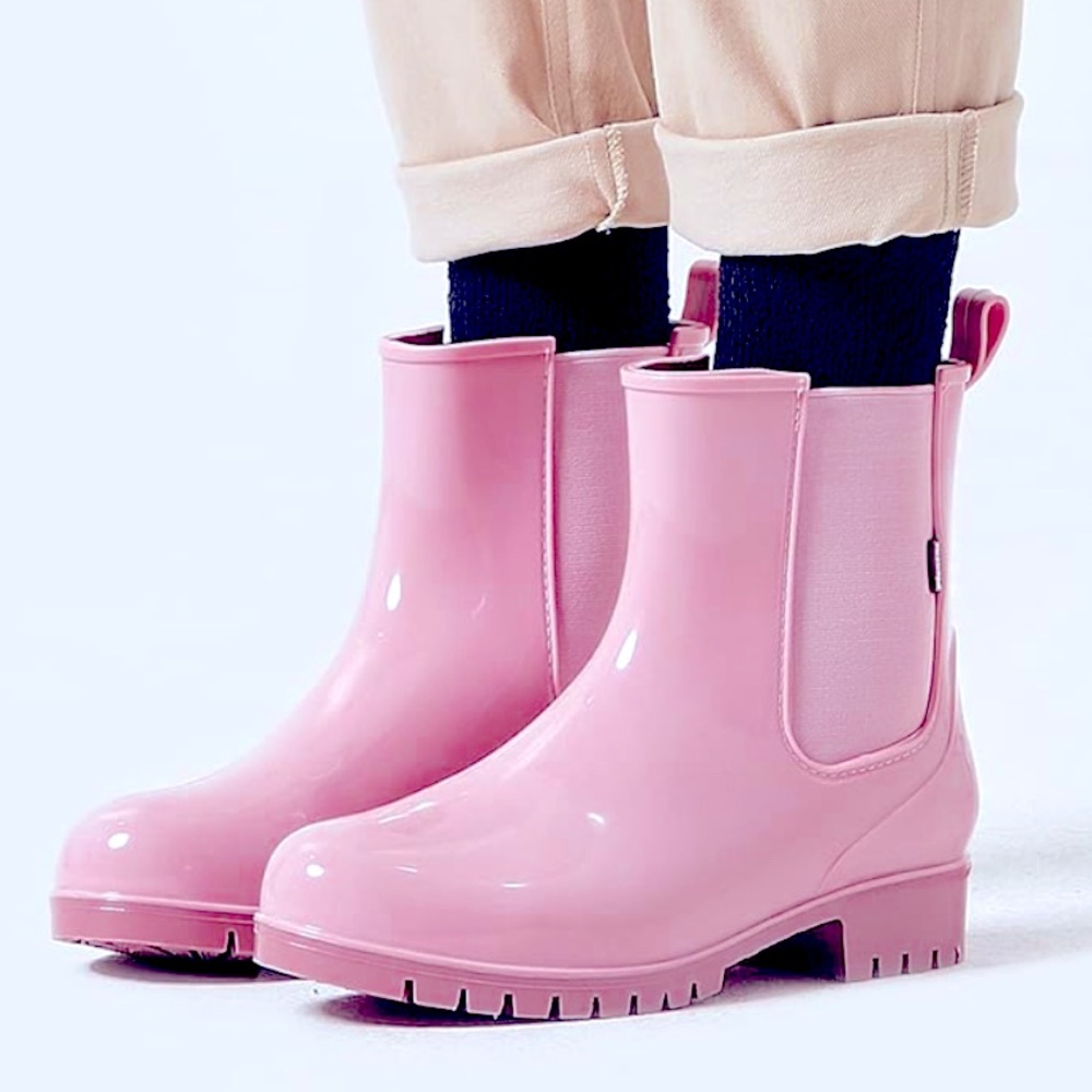 Stylish ankle rain booties 💜☔️🌂